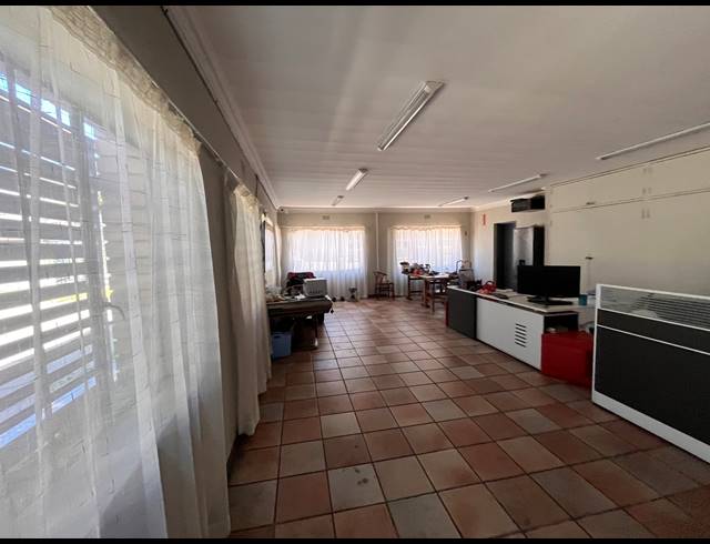 1,850M² WAREHOUSE TO LET IN CHLOORKOP
